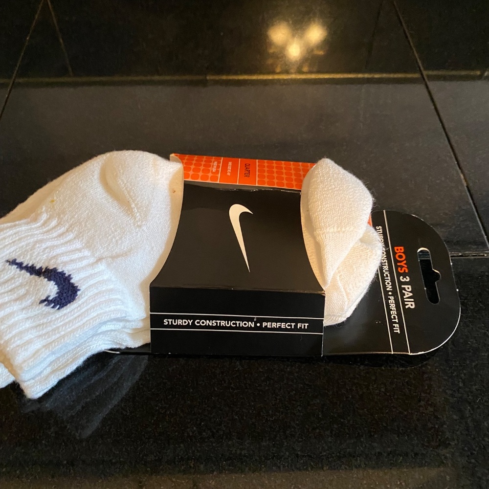 NIKE - Picture 7 of 9
